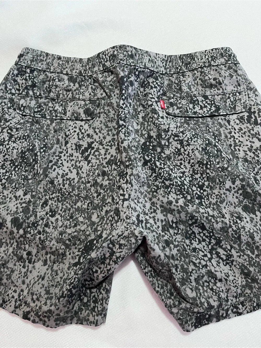 Levi's Waterless Black and Gray Speckled cargo Drawstring Shorts size large